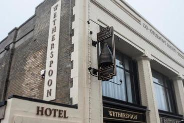 هتل The Bottle Kiln Wetherspoon