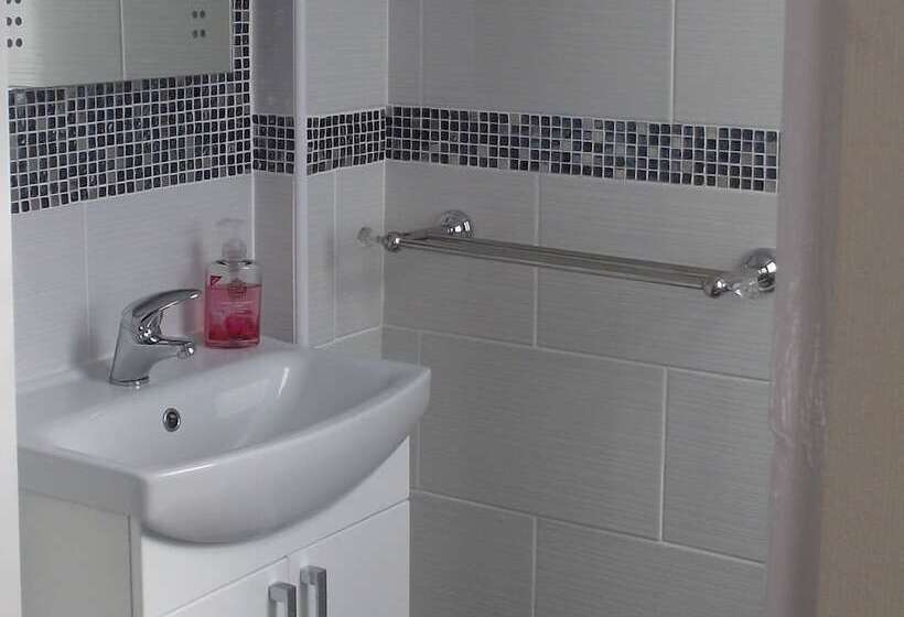 Отель The Heidi Bed & Breakfast