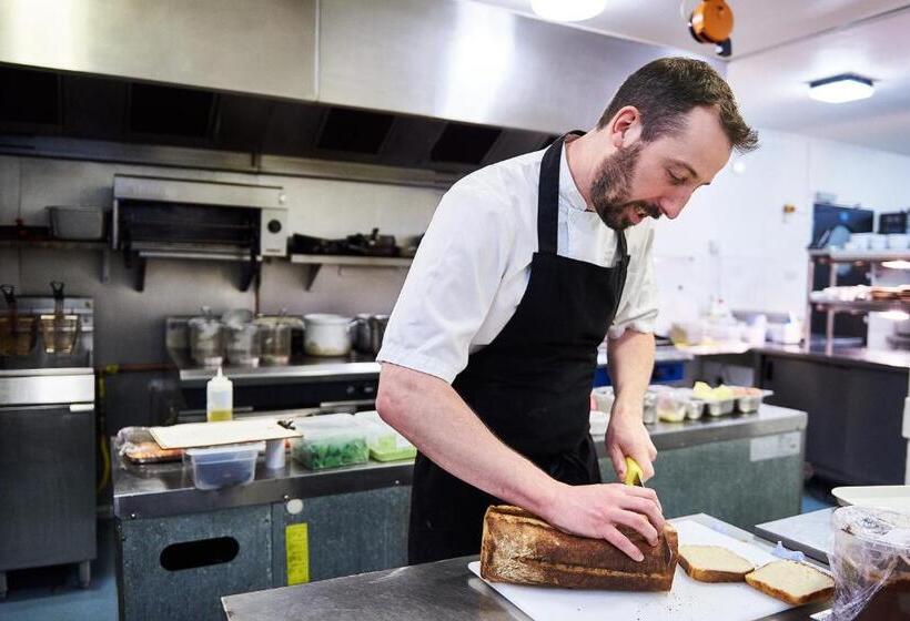 هتل The Queens Head