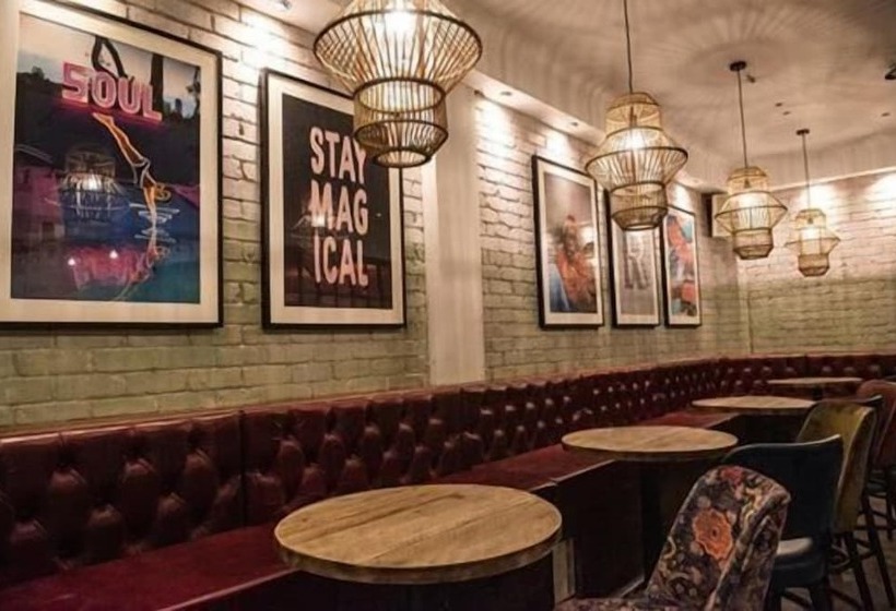 هتل The Townhouse Sutton