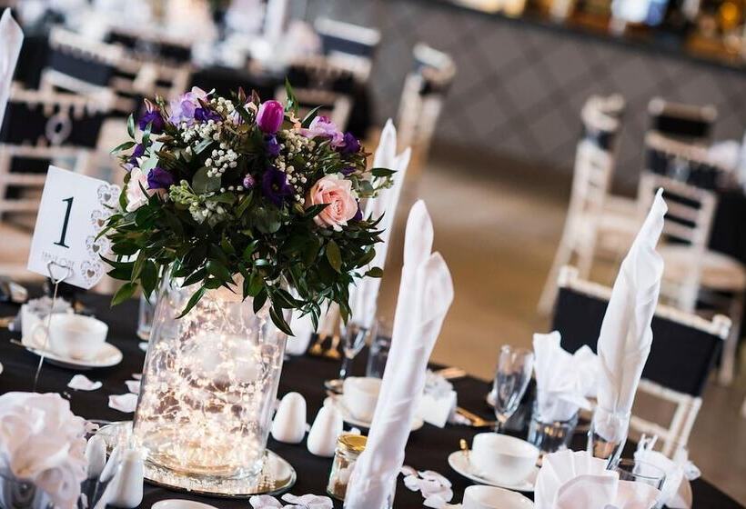 هتل The Townhouse Sutton