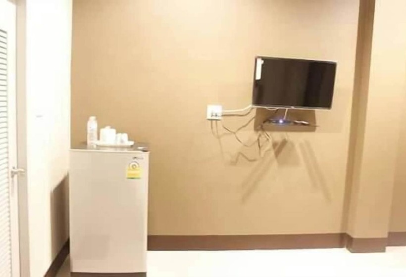 فندق على الطريق Naiya Place