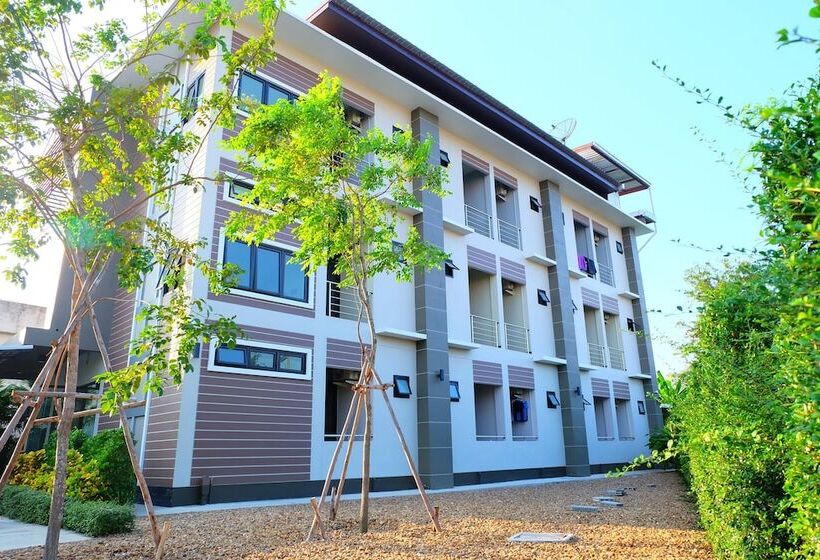 فندق على الطريق Naiya Place