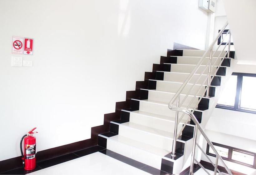 فندق على الطريق Naiya Place