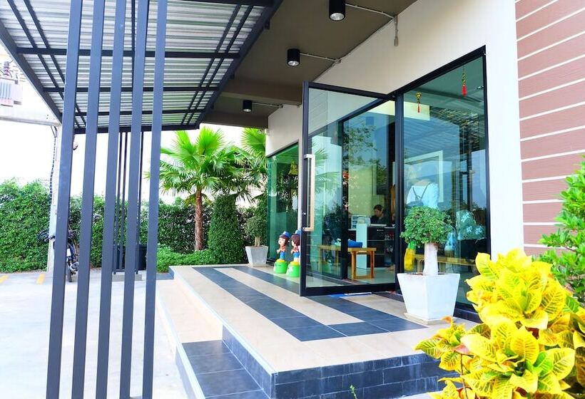 فندق على الطريق Naiya Place