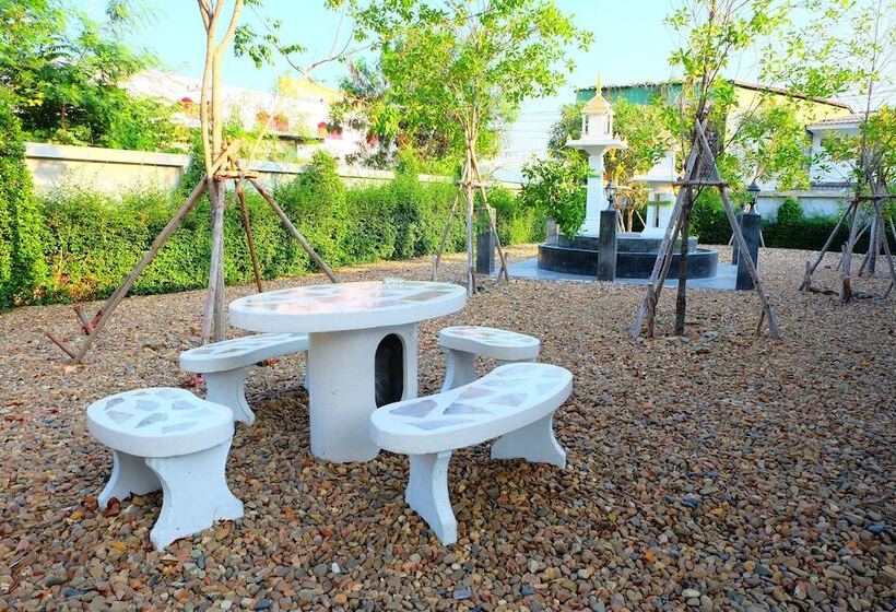 فندق على الطريق Naiya Place