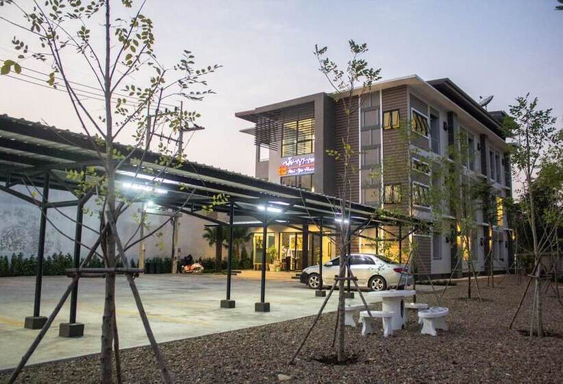 فندق على الطريق Naiya Place