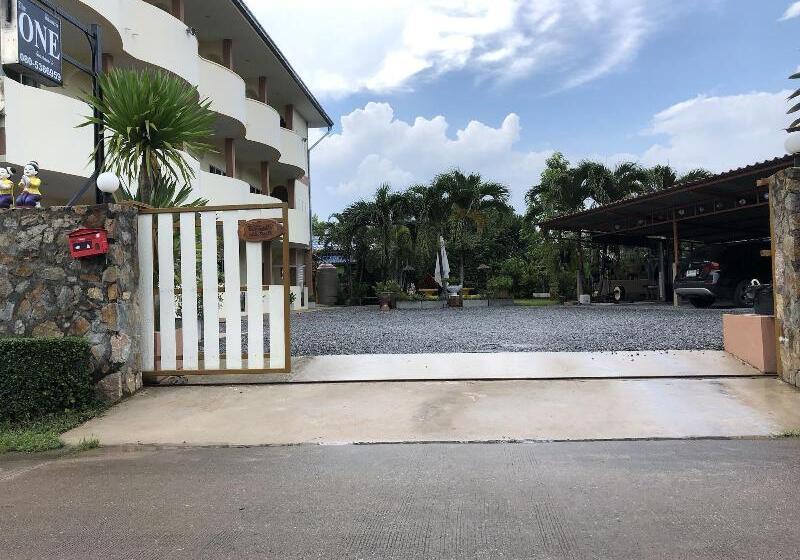 모텔 Roomquest One Bangsaray