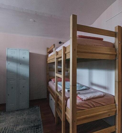 Palmers Lodge Hostel