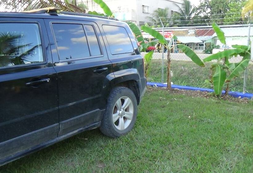 פנסיון Hacienda Tropical Guest House