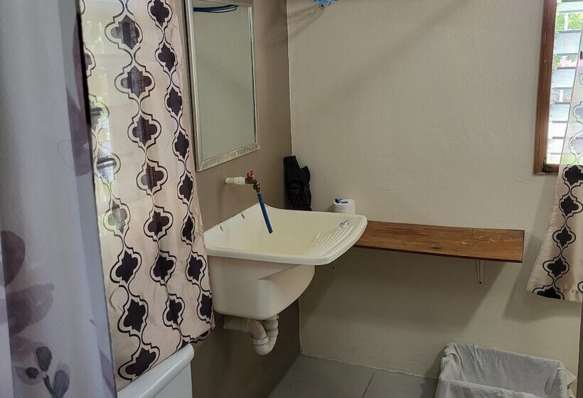 פנסיון Hacienda Tropical Guest House