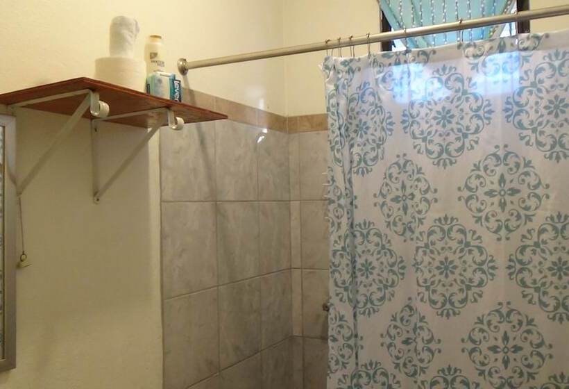 פנסיון Hacienda Tropical Guest House