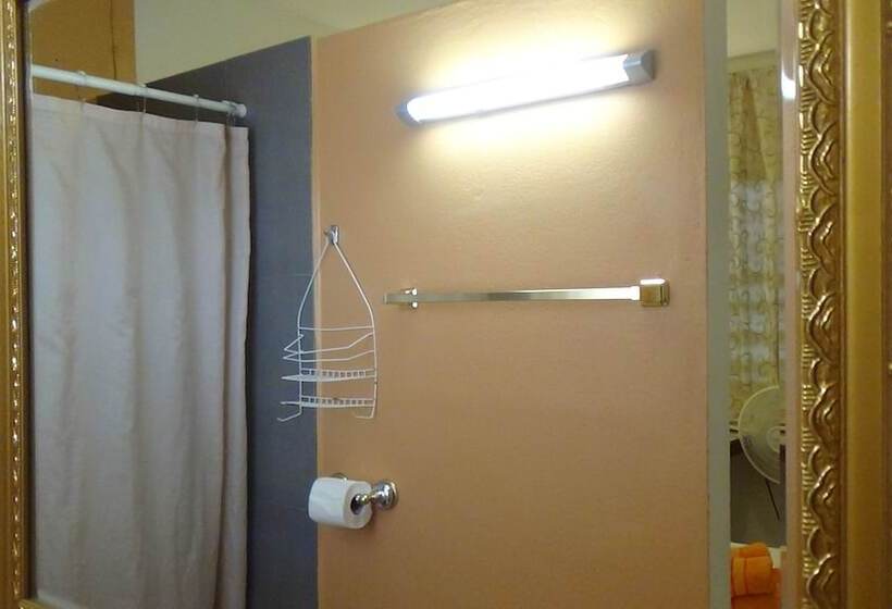 פנסיון Hacienda Tropical Guest House