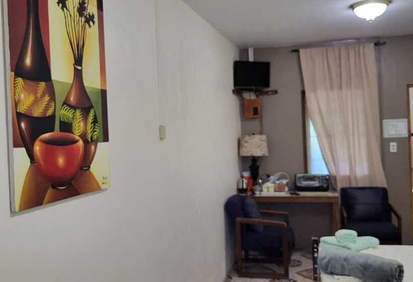 פנסיון Hacienda Tropical Guest House