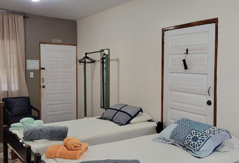 פנסיון Hacienda Tropical Guest House