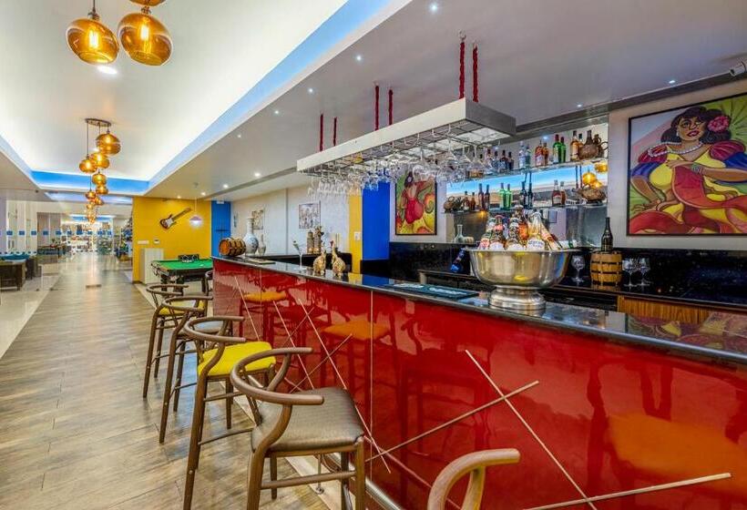 אתר נופש Sterling Goa Varca