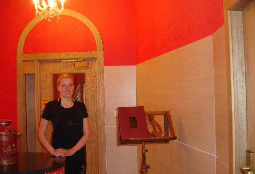 簡易ホテル Aberdeen House