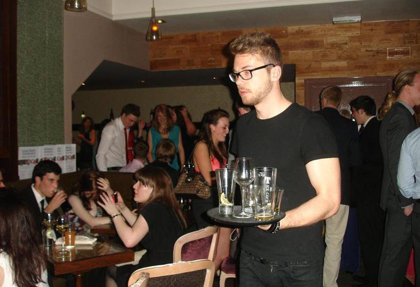 簡易ホテル Aberdeen House