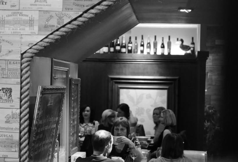 簡易ホテル Aberdeen House