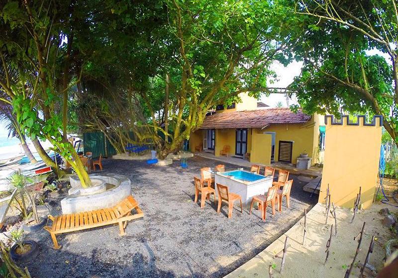 Southern Beach Castle Hotel & Restaurant