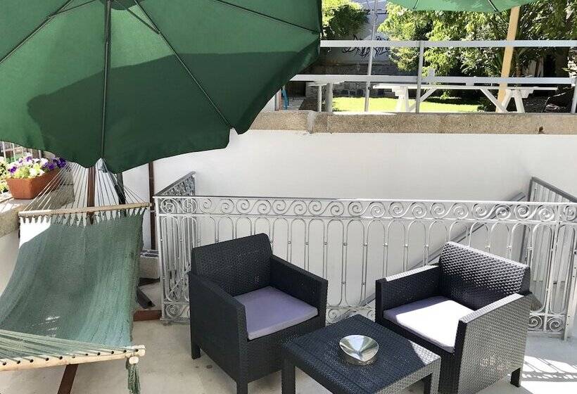 Urban Garden Porto Central Hostel