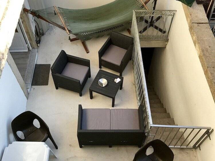 Urban Garden Porto Central Hostel