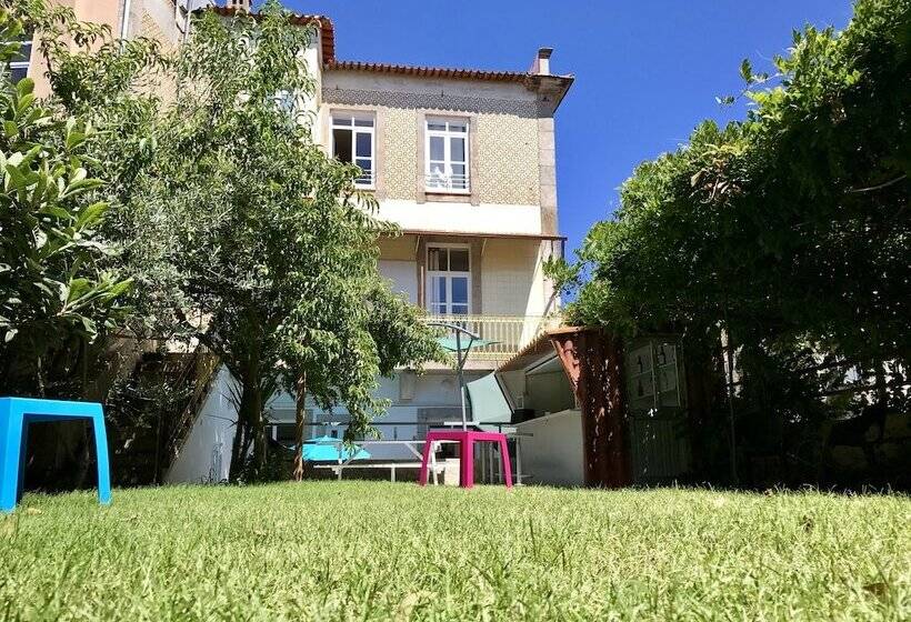 Urban Garden Porto Central Hostel