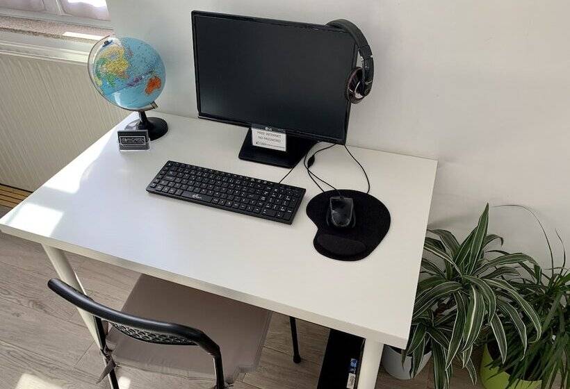 Urban Garden Porto Central Hostel