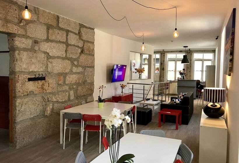 Urban Garden Porto Central Hostel