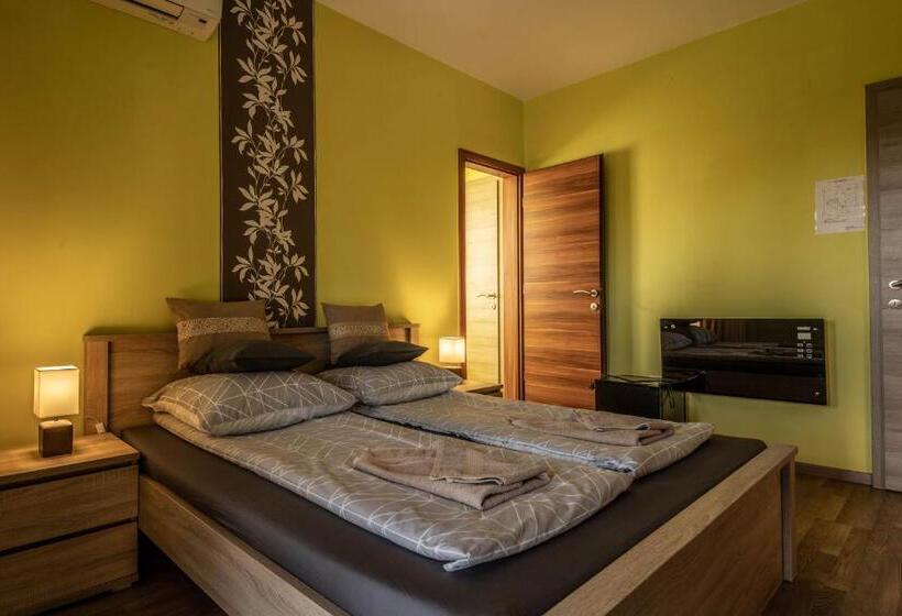 Bed and Breakfast Garden Vendégház Makó