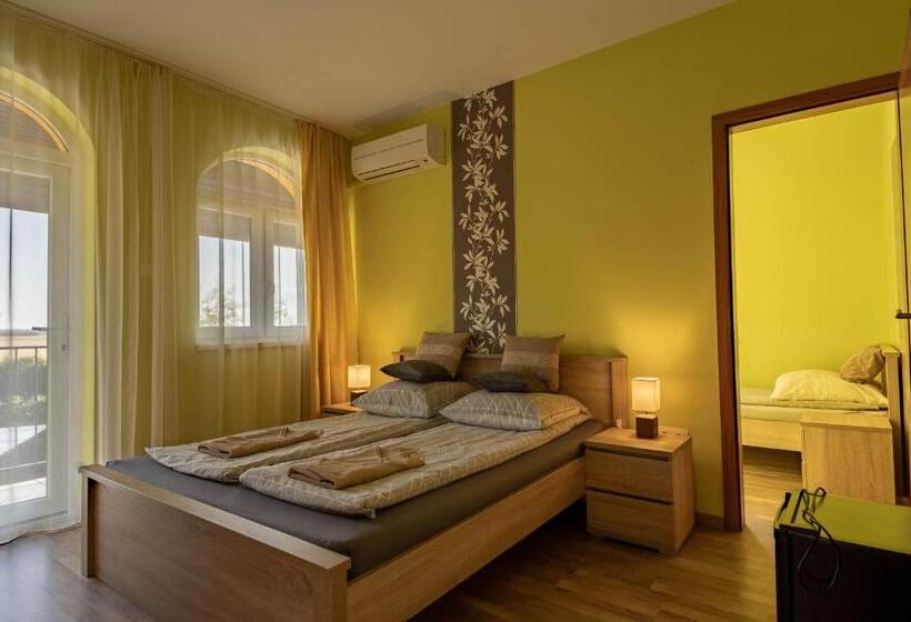 Bed and Breakfast Garden Vendégház Makó