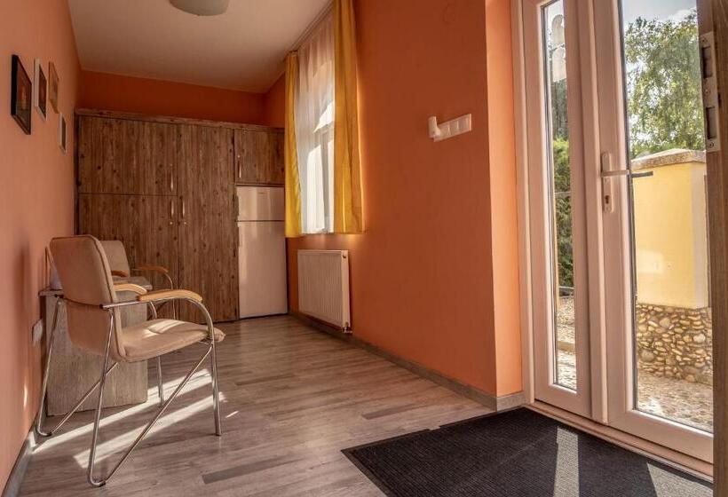 Bed and Breakfast Garden Vendégház Makó