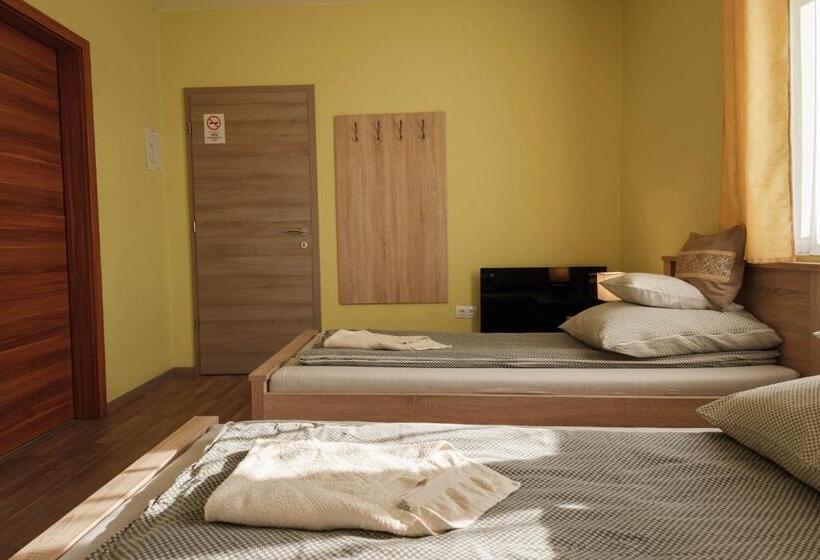 Bed and Breakfast Garden Vendégház Makó