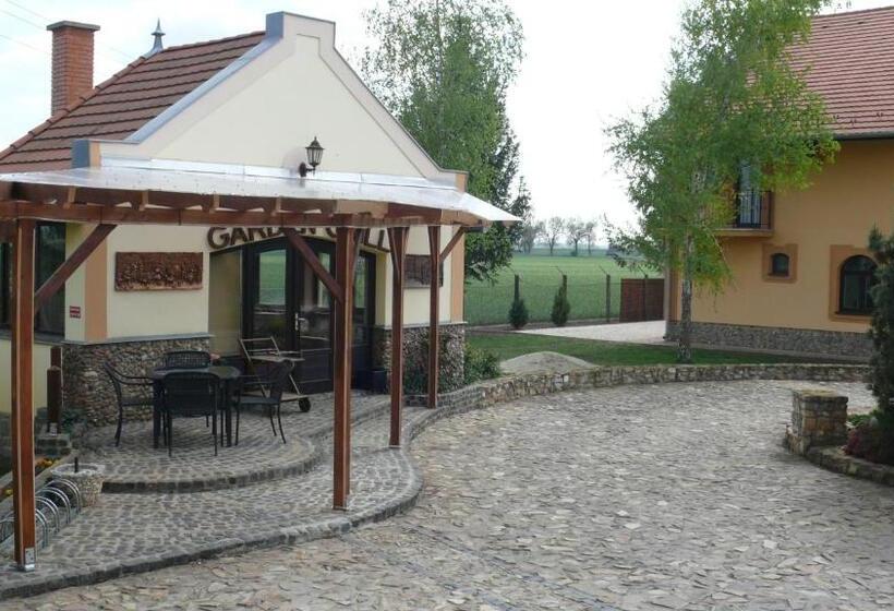 Bed and Breakfast Garden Vendégház Makó