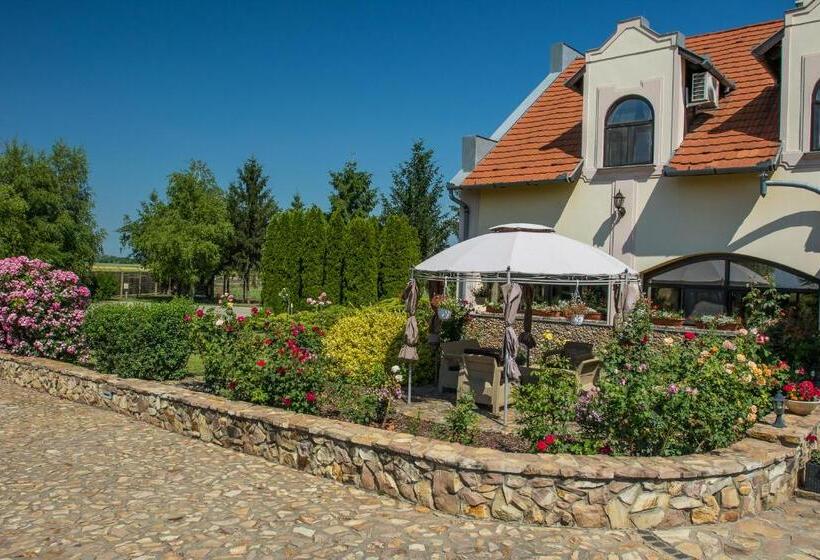 Bed and Breakfast Garden Vendégház Makó