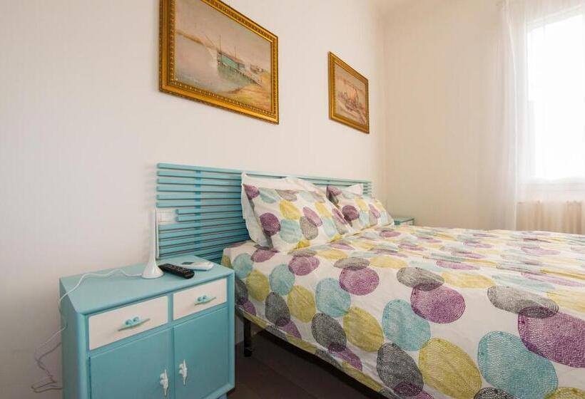 تختخواب و صبحانه Ramo Rosso Di Paolo Natalini