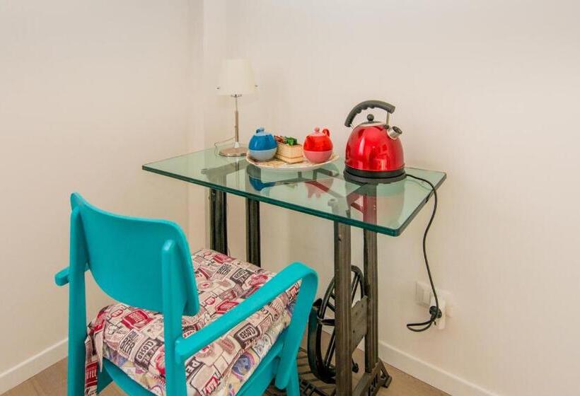 تختخواب و صبحانه Ramo Rosso Di Paolo Natalini