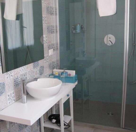 تختخواب و صبحانه Ramo Rosso Di Paolo Natalini