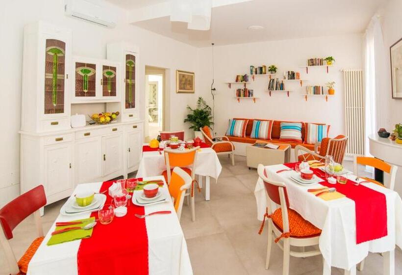 تختخواب و صبحانه Ramo Rosso Di Paolo Natalini