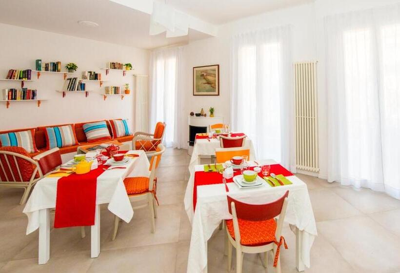 تختخواب و صبحانه Ramo Rosso Di Paolo Natalini