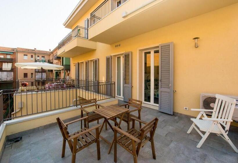 تختخواب و صبحانه Ramo Rosso Di Paolo Natalini