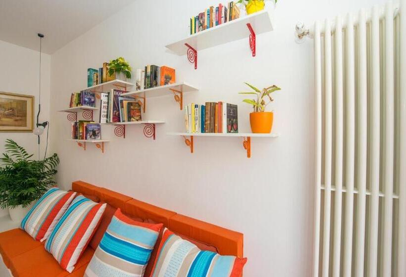 تختخواب و صبحانه Ramo Rosso Di Paolo Natalini