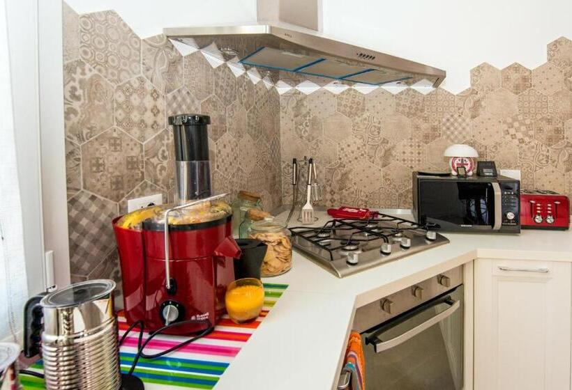 تختخواب و صبحانه Ramo Rosso Di Paolo Natalini