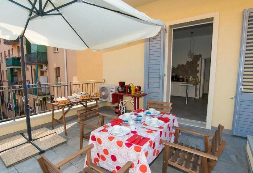 تختخواب و صبحانه Ramo Rosso Di Paolo Natalini