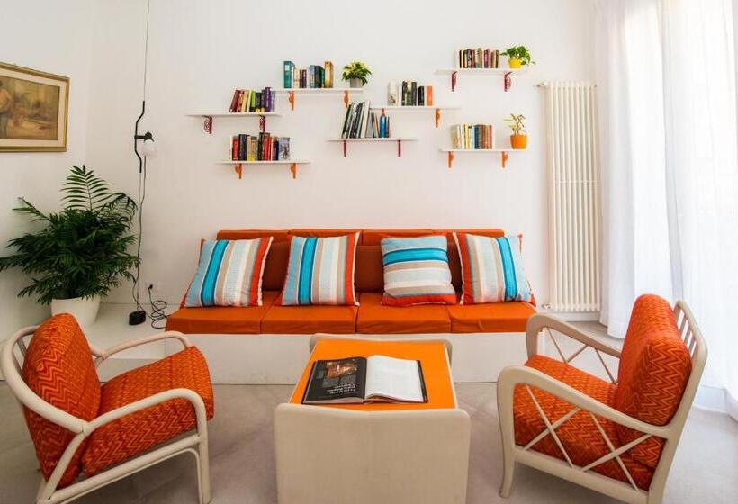 تختخواب و صبحانه Ramo Rosso Di Paolo Natalini