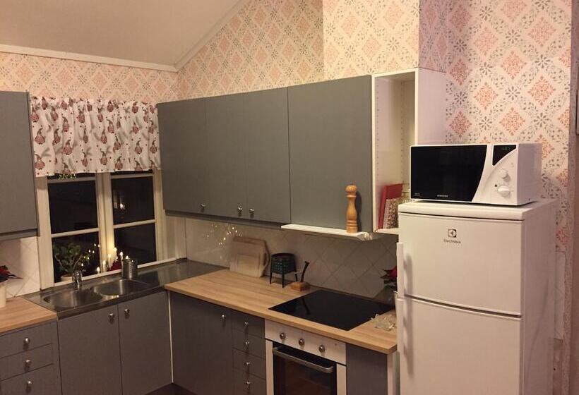 Gästgivars Vandrarhem I Järvsö   Hostel