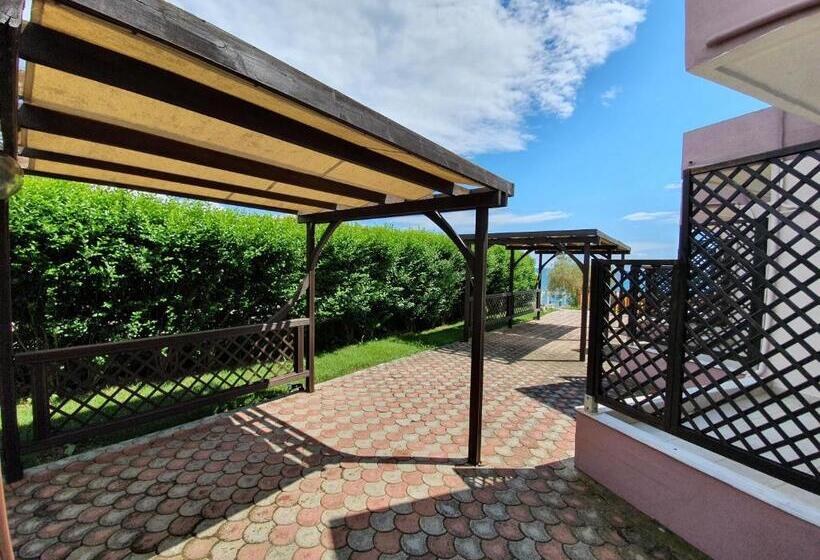 هتل Aphroditi Island Park