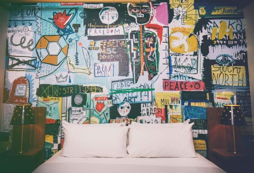 Crash Hotel Downtown Edmonton