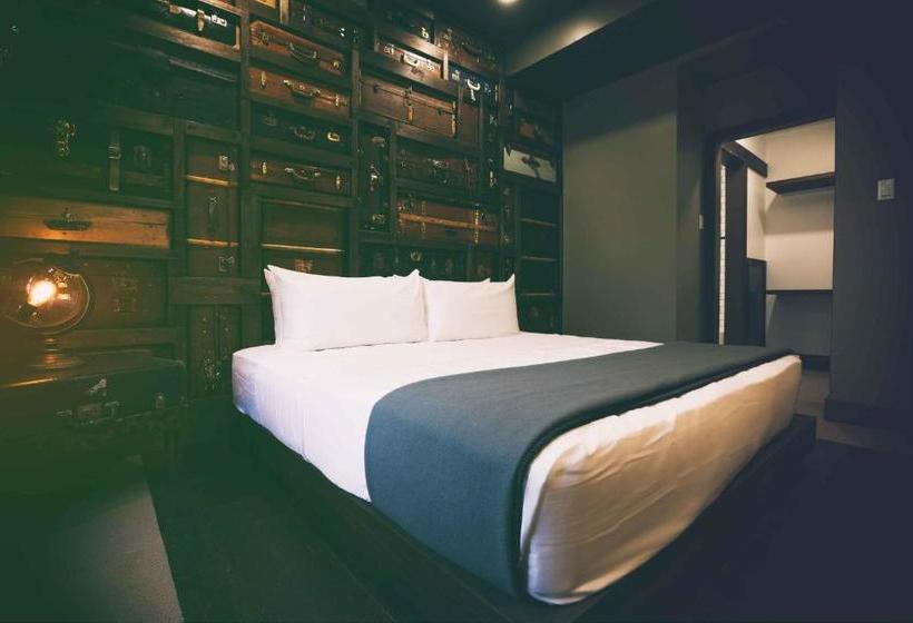 Crash Hotel Downtown Edmonton