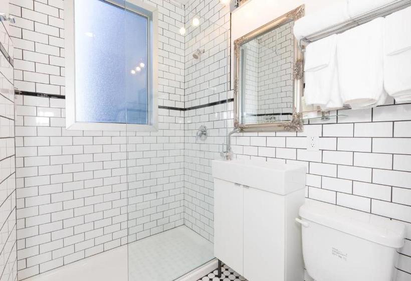 Crash Hotel Downtown Edmonton